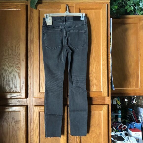 NWT Madewell 9” Mid Rise Skinny Jeans Frayed Hem Distressed Gray - 24P - Picture 6 of 13